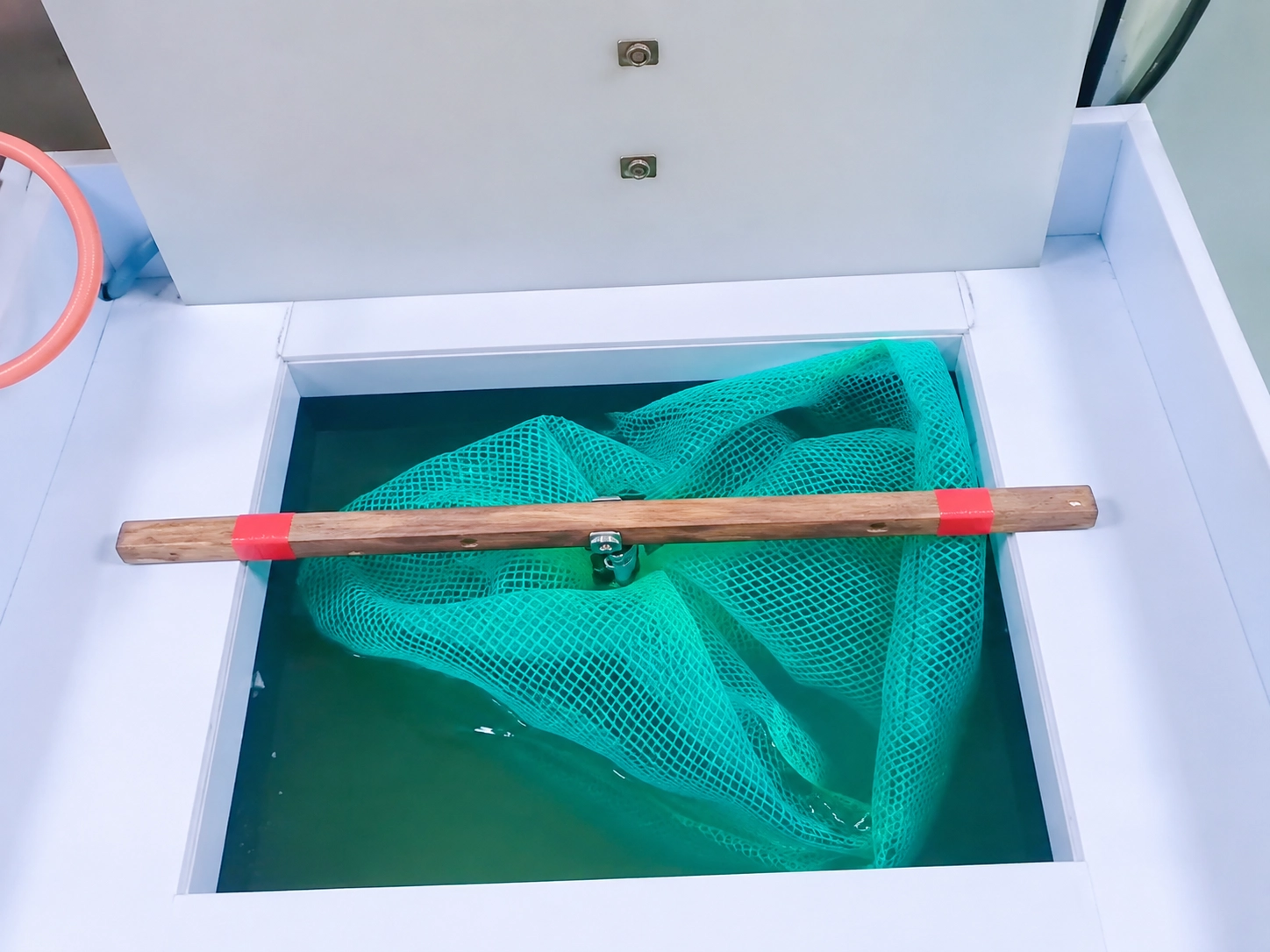 Mesh net bag batch loading method for small parts anodizing tank, replacing individual fixturing